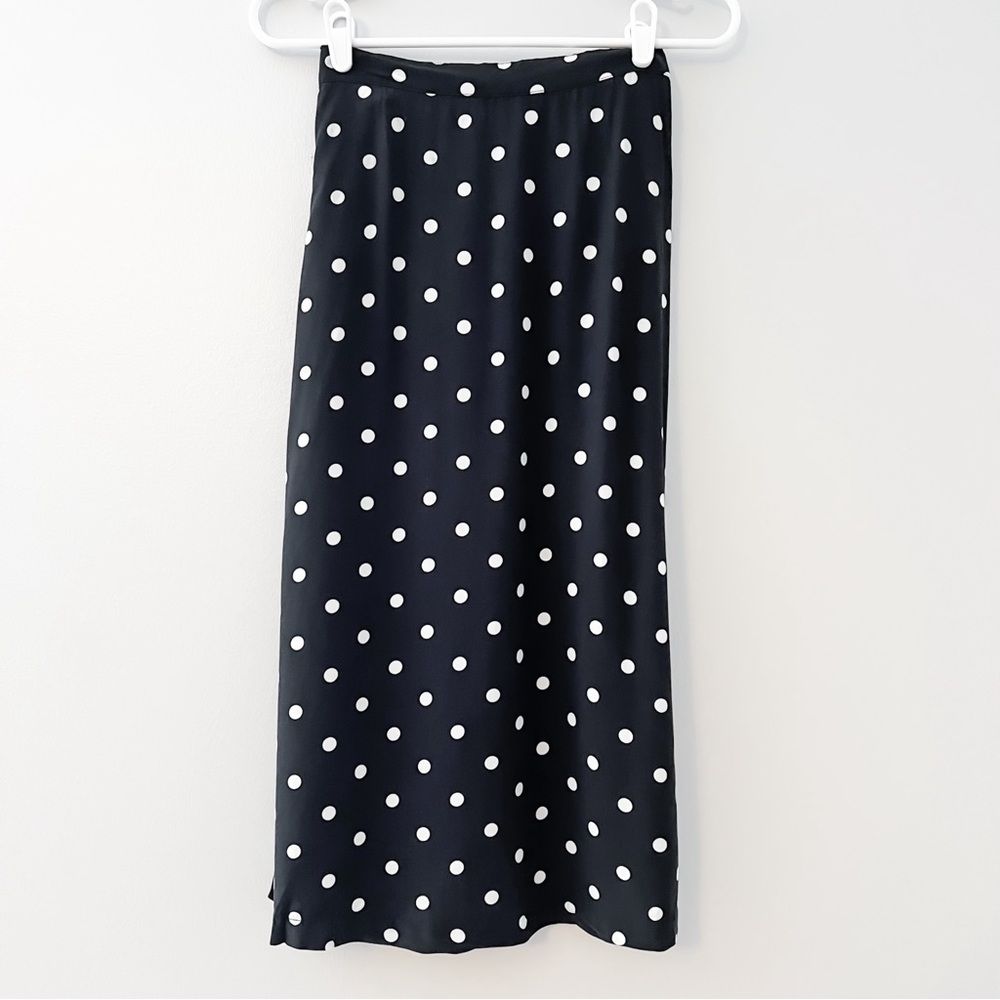 🌟 Old Navy- XS- polka dot skirt. Black and white.